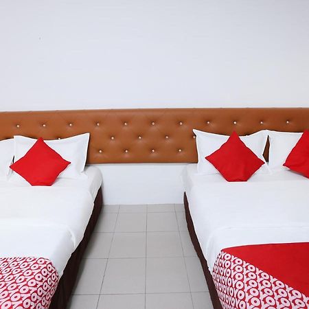 Oyo 89672 Eg Hotel Jj Johor Bahru Extérieur photo