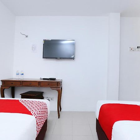 Oyo 89672 Eg Hotel Jj Johor Bahru Extérieur photo