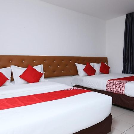 Oyo 89672 Eg Hotel Jj Johor Bahru Extérieur photo