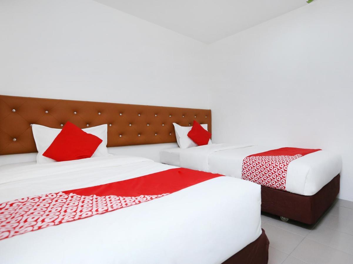 Oyo 89672 Eg Hotel Jj Johor Bahru Extérieur photo