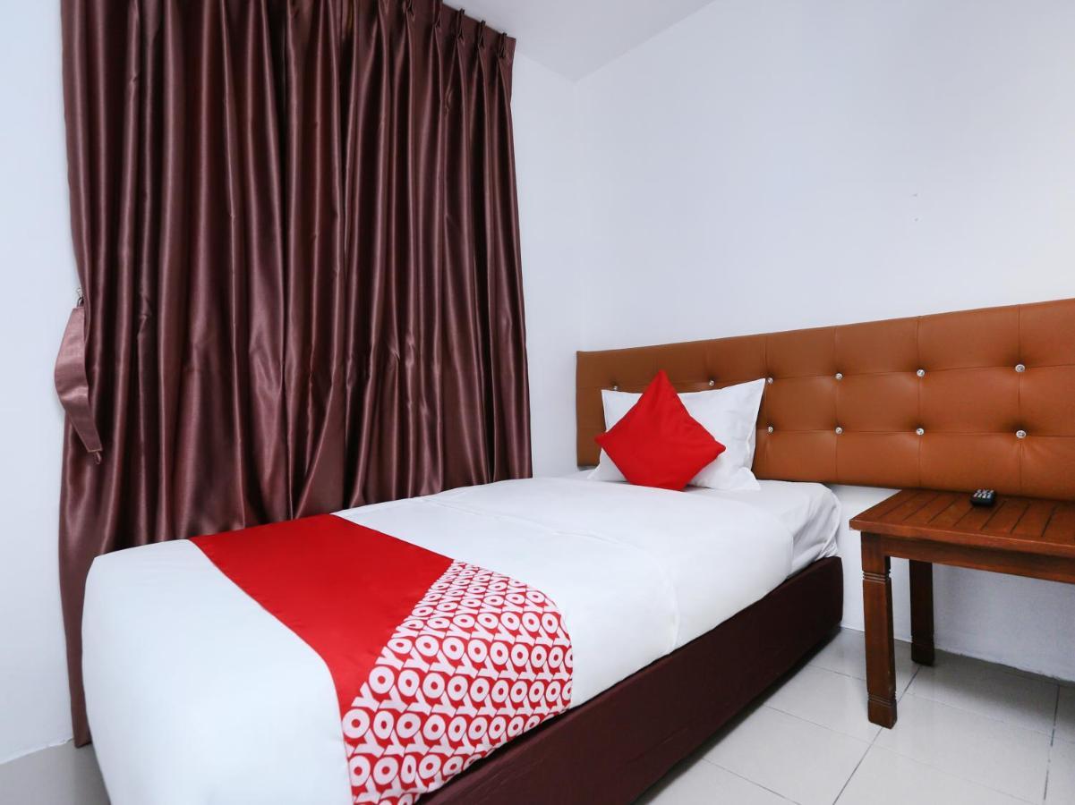 Oyo 89672 Eg Hotel Jj Johor Bahru Extérieur photo