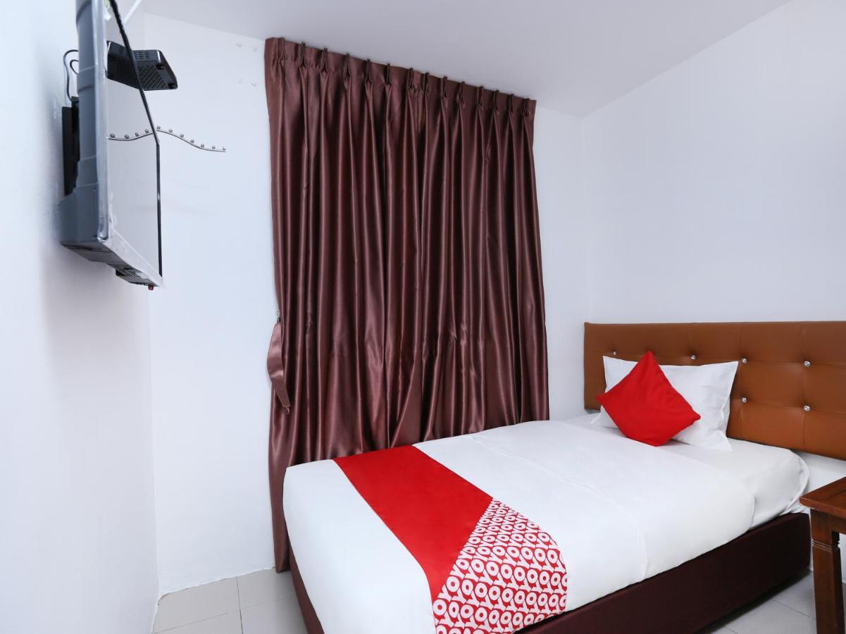 Oyo 89672 Eg Hotel Jj Johor Bahru Extérieur photo