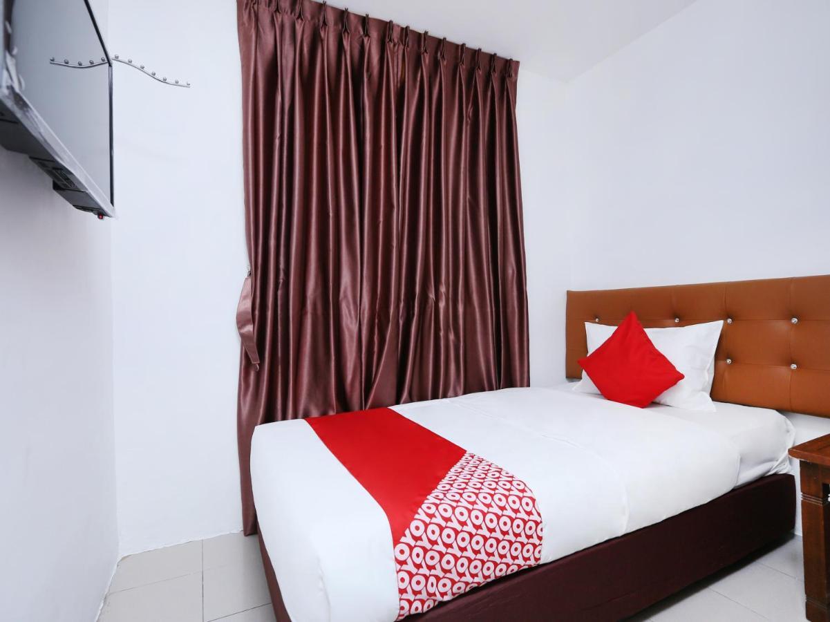 Oyo 89672 Eg Hotel Jj Johor Bahru Extérieur photo
