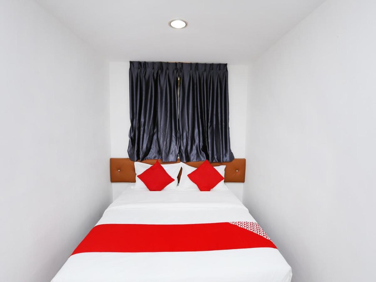 Oyo 89672 Eg Hotel Jj Johor Bahru Extérieur photo