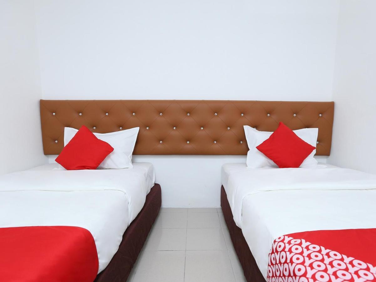 Oyo 89672 Eg Hotel Jj Johor Bahru Extérieur photo