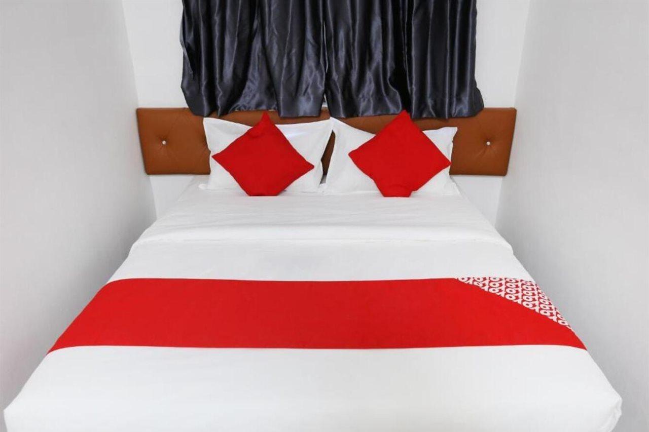 Oyo 89672 Eg Hotel Jj Johor Bahru Extérieur photo